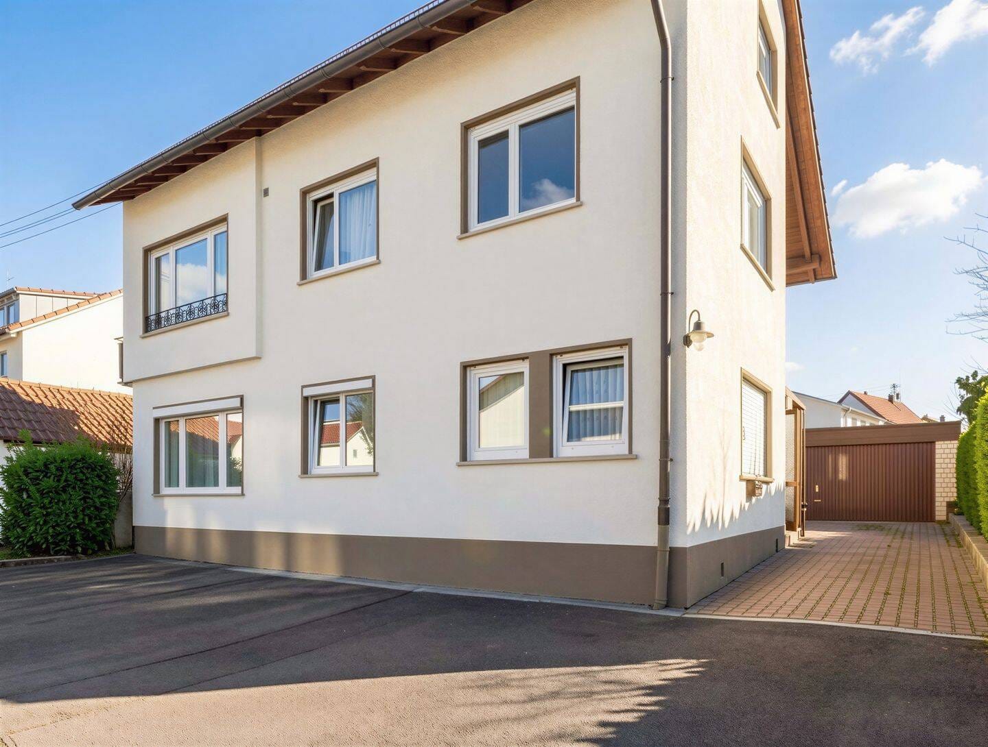 Immobilie in Kusterdingen - Helles Mehrfamilienhaus mit 3 Wohnungen in Kusterdingen - Kapitalanlage/ Mehrgenerationenhaus - Bild 0