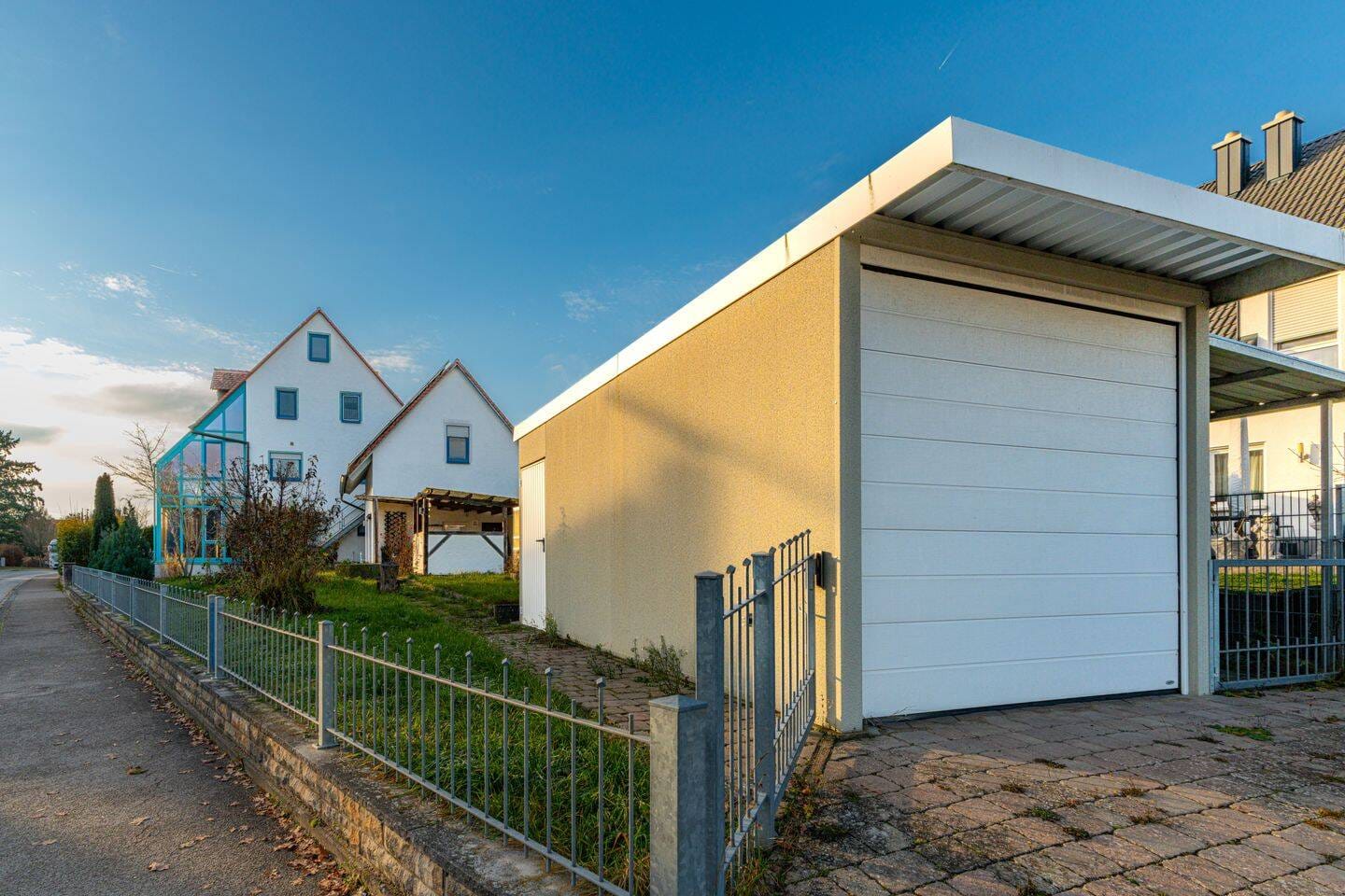 Immobilie in Bechhofen - Zweifamilienhaus mit vielfältiger Nutzungsmöglichkeit - Bild 2