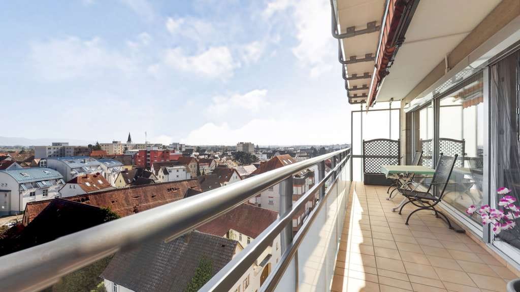 Immobilie in Viernheim - SOFORT FREI: Helle 3-ZKB mit XL-Balkon, 2 Lifts & kurzen Wegen! - Bild 0