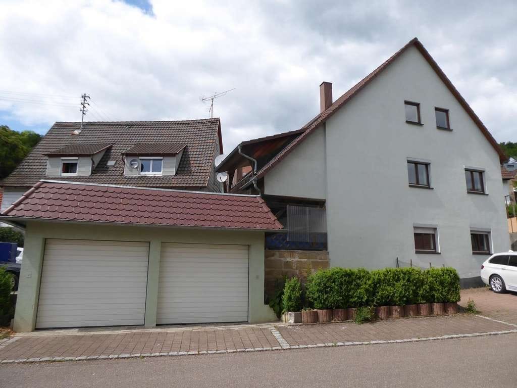 Immobilie in Forchtenberg - 5-Zimmer-Eigentumswohnung mit kleinem Grundstück mitten in Ernsbach - Bild 1