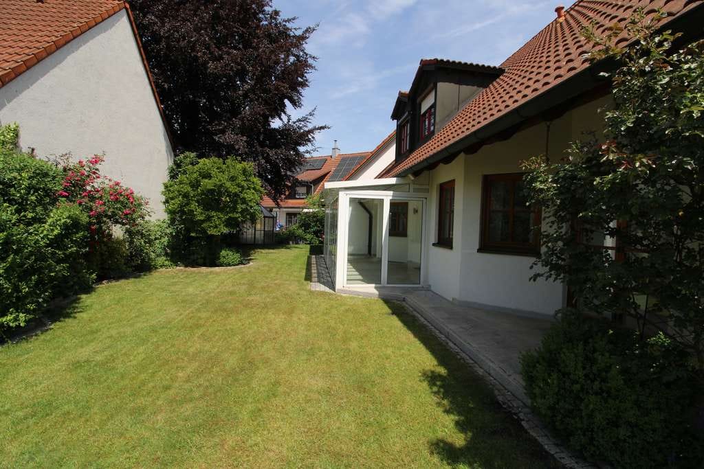 Immobilie in Merching - FAMILIENTRAUM! Wohnen mit viel Platz in freistehendem EFH mit Pool - Bild 2