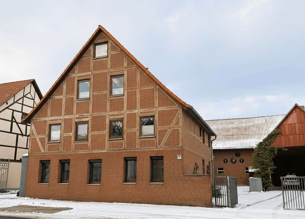 Immobilie in Springe - Resthof mit Geschichte – außergewöhnliches Raumangebot für Mehrgenerationenwohnen und individuelle L - Bild 0