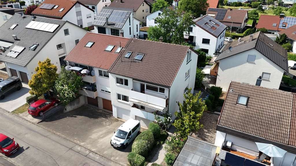 Immobilie in Freiberg am Neckar - Großzügige Doppelhaushälfte mit 3 separaten Wohnungen – Ideal als Mehrgenerationenhaus - Bild 0