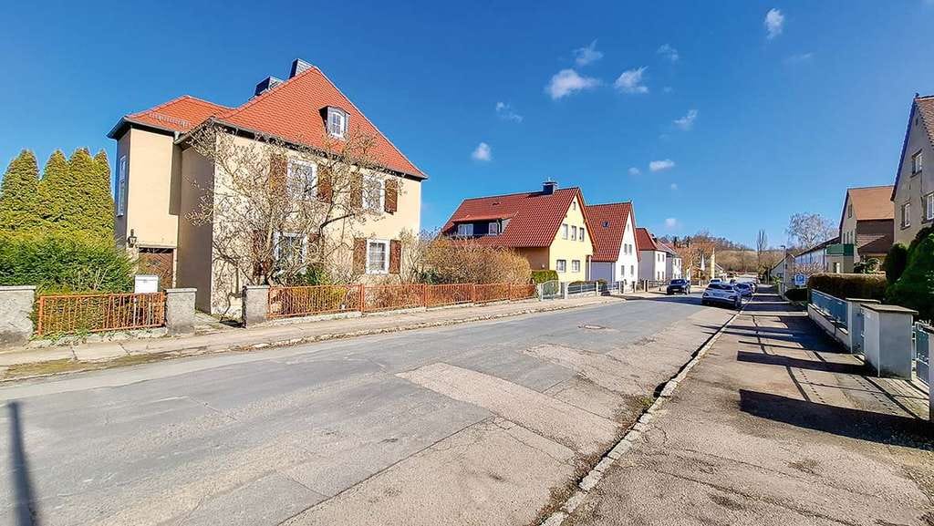 Immobilie in Naumburg (Saale) - Ehemaliges Pfarrhaus unweit des Gradierwerkes - Bild 2