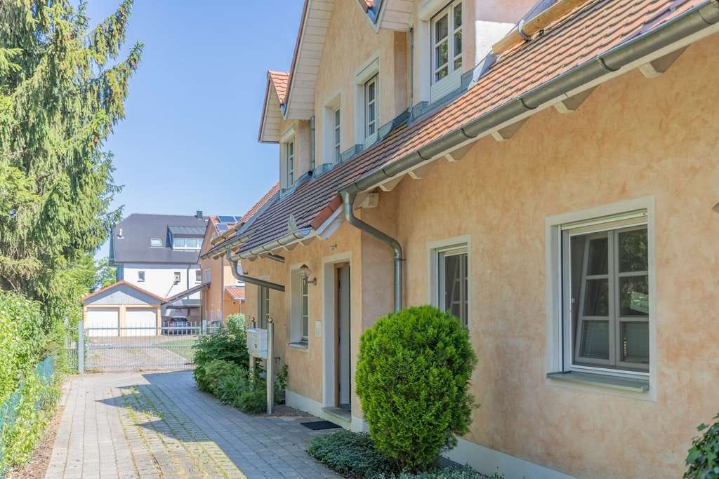 Immobilie in Klosterlechfeld - Exklusive Maisonettewohnung in traumhaft ruhiger Lage– Schlösschen-Architektur, Garten & 2 TG-Plätze - Bild 3