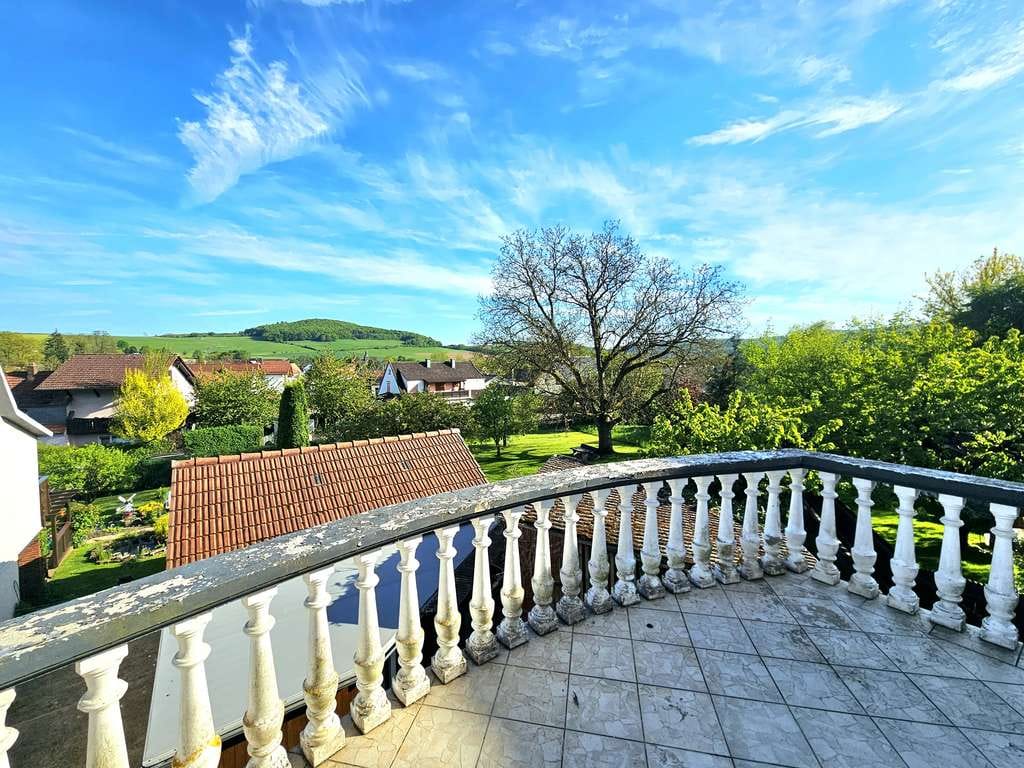 Immobilie in Bad Soden-Salmünster - 2 Familienhaus mit Garten und bester Aussicht zu verkaufen - Bild 2