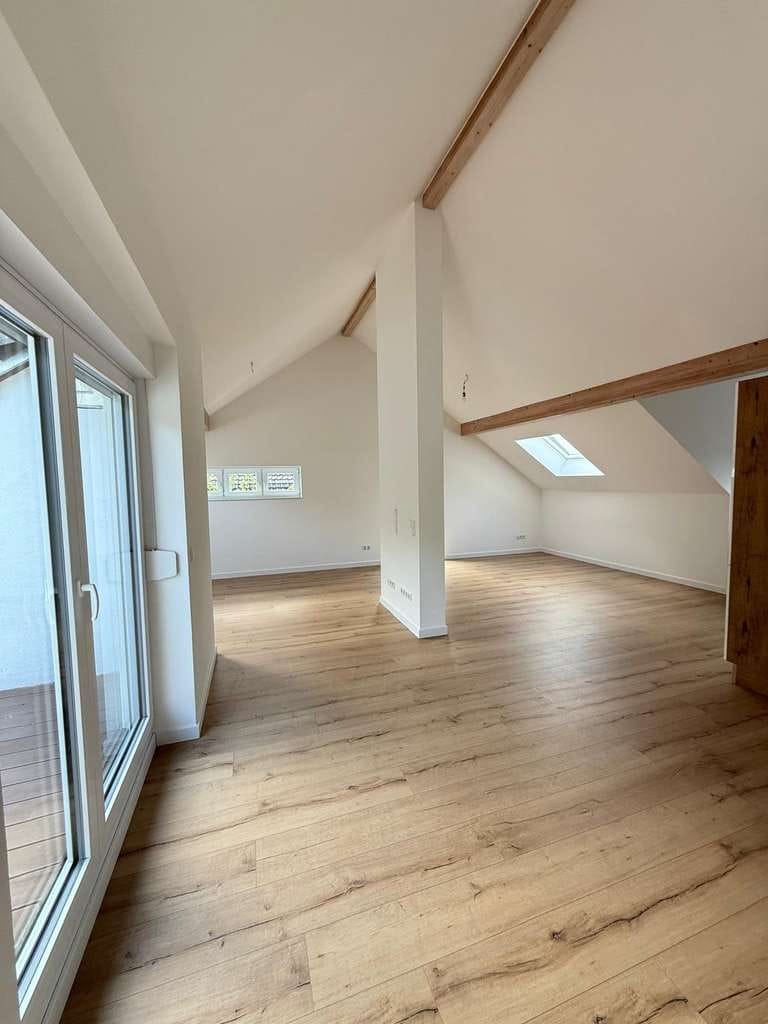 Immobilie in Mauer - Renovierte 2 ZKB-Wohlfühlwohnung mit EBK, Loggia und Stellplatz in ruhiger Lage von Mauer - Bild 0