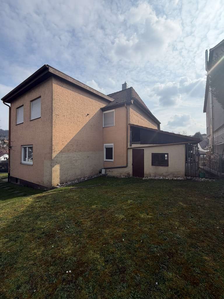Immobilie in Niefern-Öschelbronn - Charmantes Zweifamilienhaus im Stil einer Stadtvilla in Niefern-Öschelbronn - Bild 1