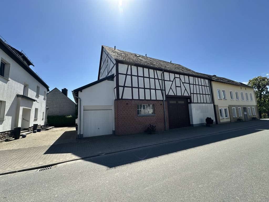 Immobilie in Argenthal - Schönes Einfamilienhaus mit Ausbaupotenzial und Scheune in Argenthal - Bild 2