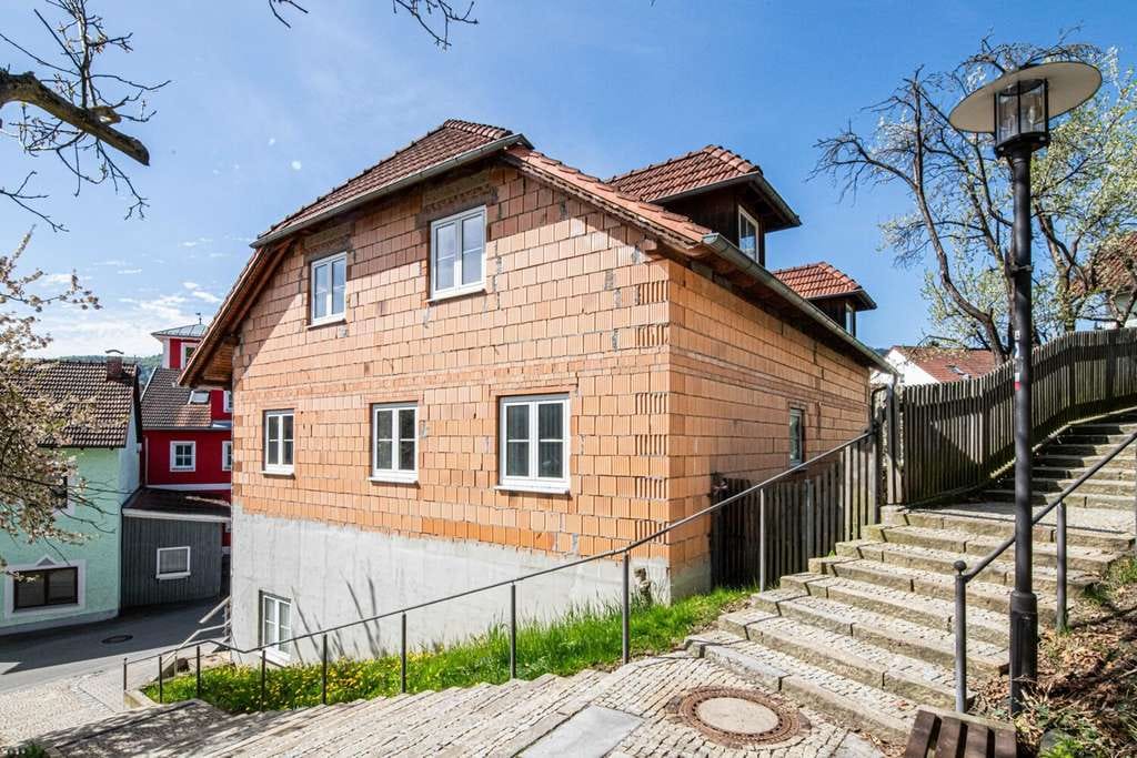Immobilie in Neukirchen beim Heiligen Blut - Individuelle Gestaltungsmöglichkeiten: Großzügiges Haus mit Werkstatt - Bild 4