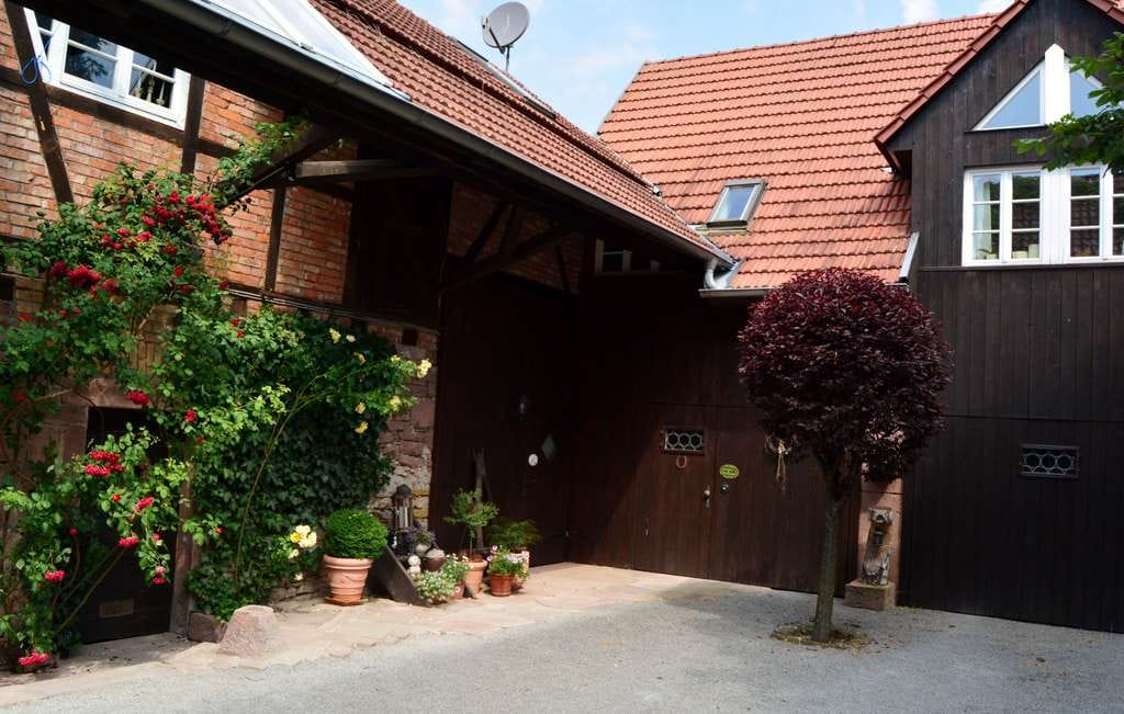 Immobilie in Elztal - Für Liebhaber- kein Haus von der Stange mit Garten, Sauna,Pool & separates Büro - Bild 2