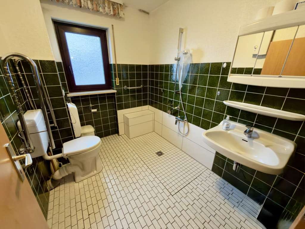 Immobilie in Ellenz-Poltersdorf - Ellenz-Poltersdorf | 1-2 Familienhaus | 2 Garagen | idealer Grundriss - Bild 4