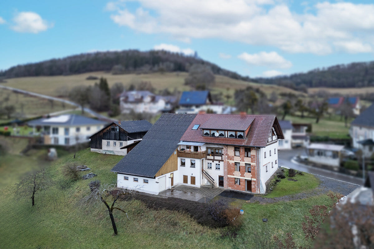 Immobilie in Stühlingen - Großzügiges Bauernhaus mit viel Platz und weiterer Ausbaureserve - Bild 0