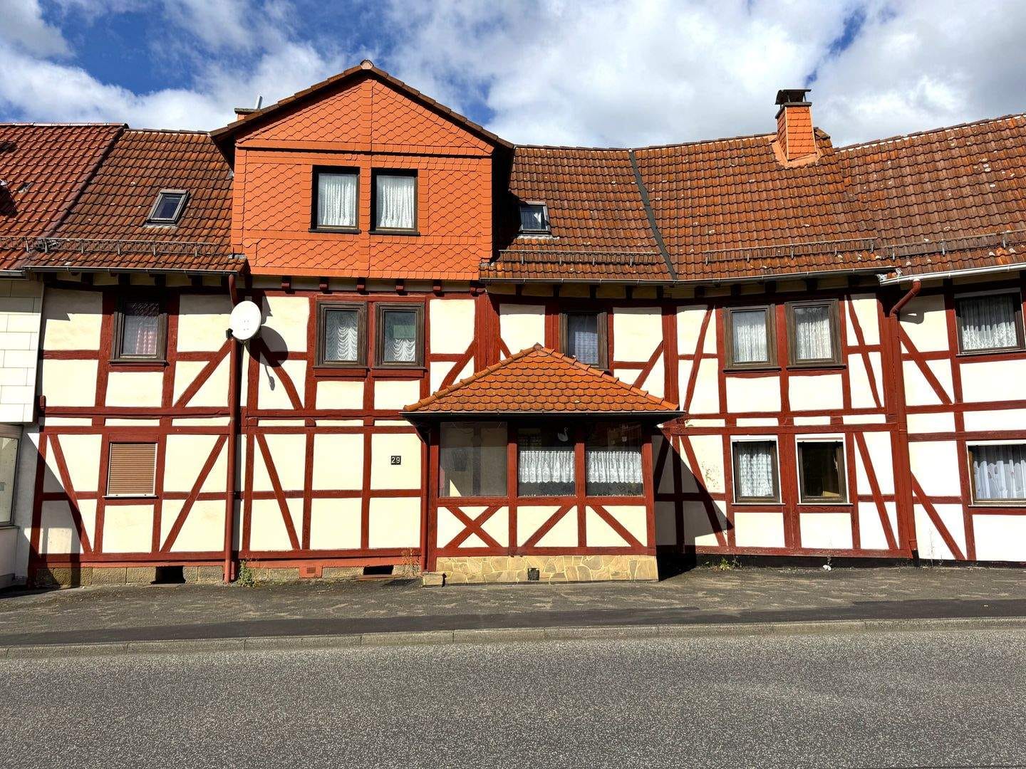 Immobilie in Helsa - Wohnen mit Fachwerkhaus-Charme im schönen Helsa - Bild 2