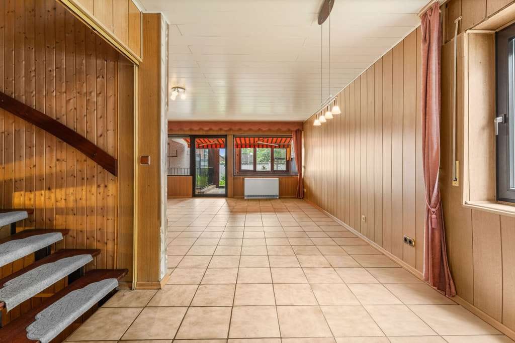 Immobilie in Niederzier - Sanierungsbedürftiges Reiheneckhaus mit überdachtem Freisitz, Garage und Entwicklungspotenzial - Bild 3