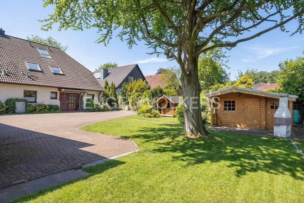 Immobilie in Großhansdorf - Großzügige Doppelhaushälfte für 1 oder 2 Parteien im schönen Großhansdorf - Bild 1