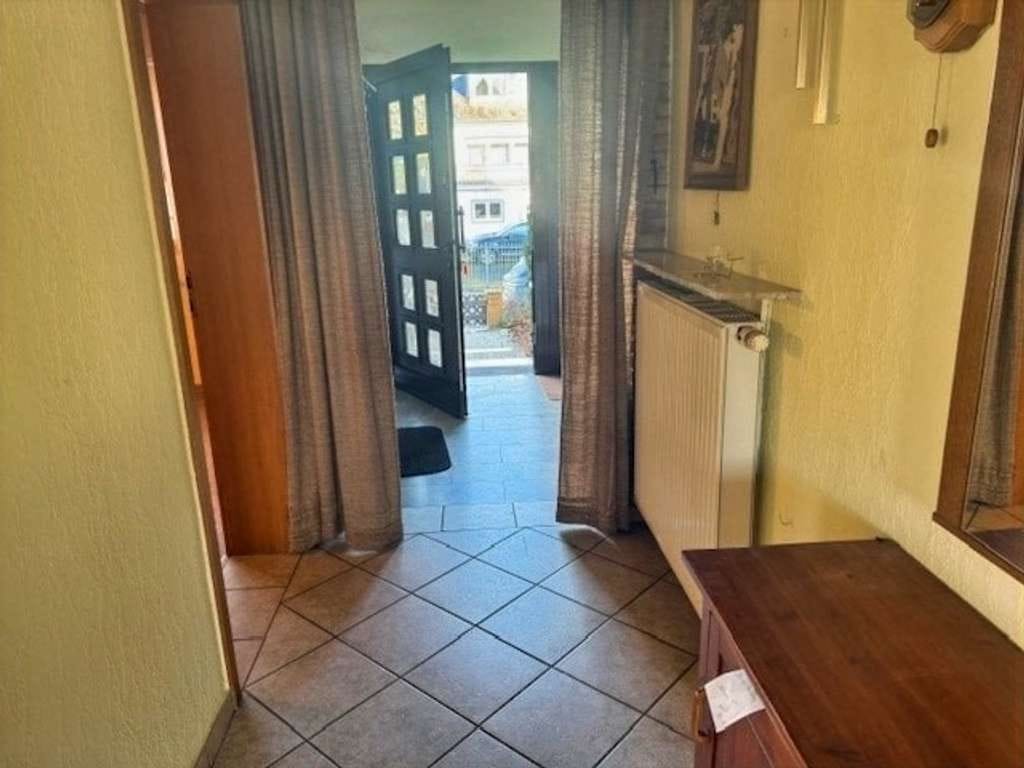 Immobilie in Polch - Freistehendes Einfamilienhaus mit viel Platz, Garten und 2 Garagen - Bild 3