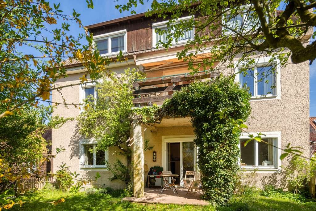 Immobilie in Memmingen - Großzügiges Zweifamilienhaus mit Terrasse, Balkon und vielen Möglichkeiten - Bild 1