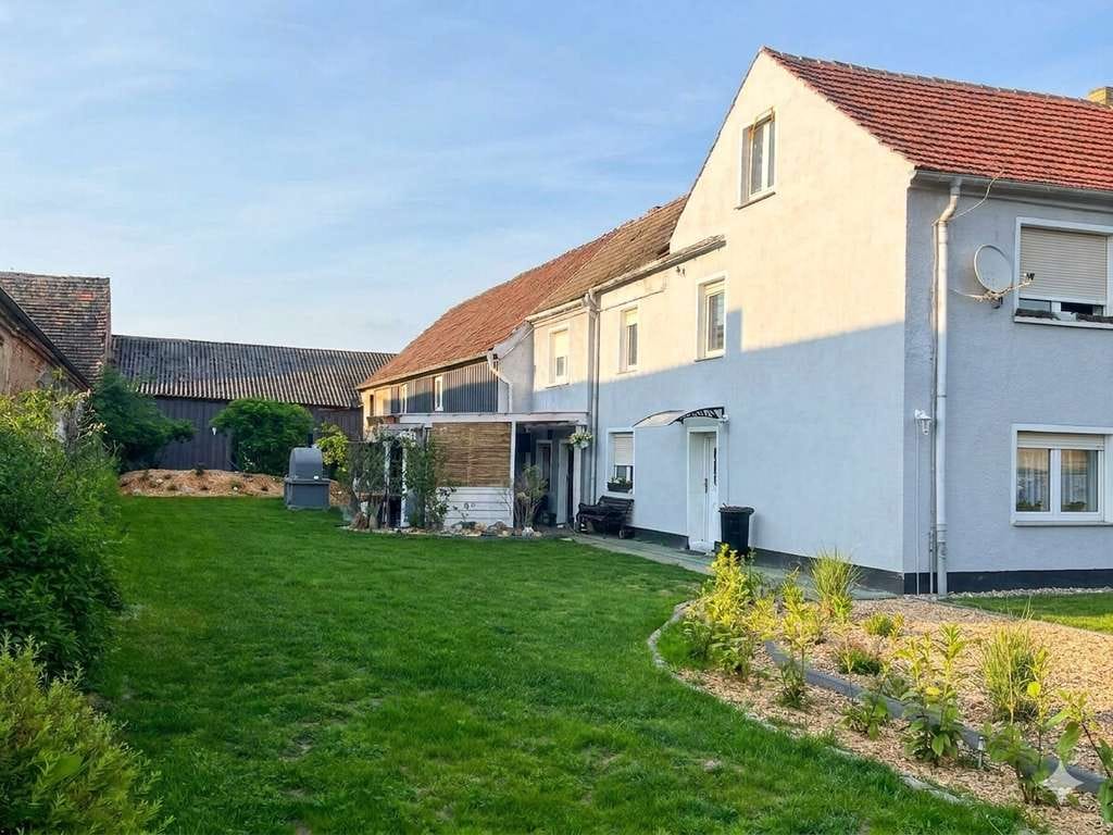 Immobilie in Uebigau-Wahrenbrück - Viel Platz für Macher: Ein- bis Zweifamilienhaus mit
XXL-Grundstück & Scheune - Bild 0