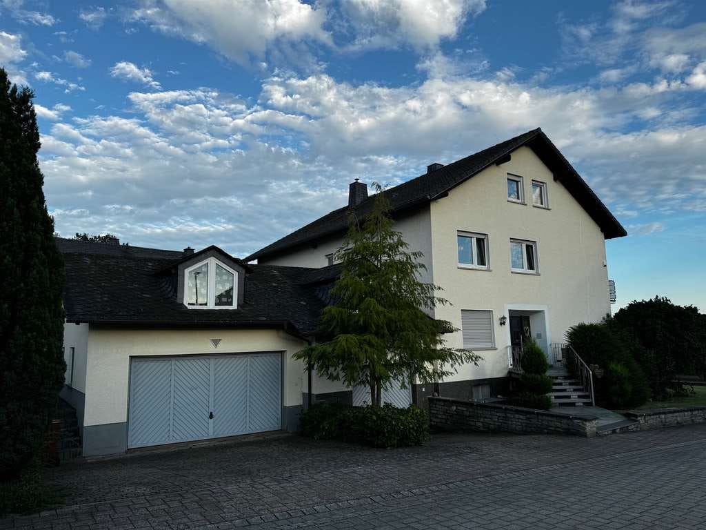 Immobilie in Hadamar - Tolles Zweifamilienhaus in ruhiger Wohnlage von Hadamar-Oberzeuzheim - Bild 1