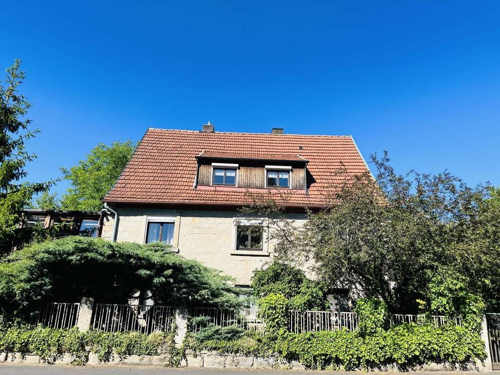 Immobilie in Zeil am Main - Schmuckes Sandsteinhaus mit Garten in sonnenverwöhnter Lage - unweit der Altstadt, Grund 952m², 9  - Bild 2