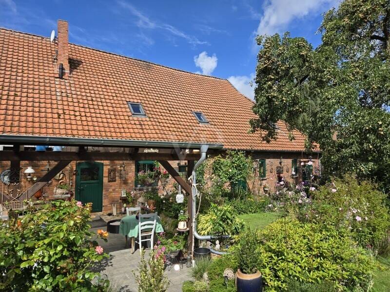 Immobilie in Dümmer - Saniertes Fachwerk-Landhaus mit großem Grundstück und historischem Charme - Bild 2
