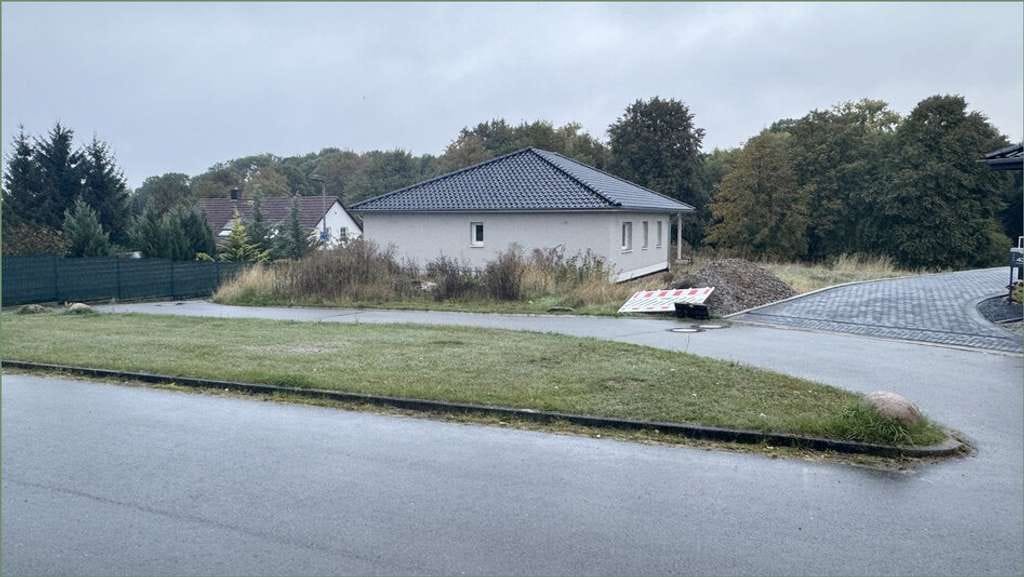 Immobilie in Osterwieck - Moderner Neubau-Bungalow (120 m²) im unfertigen Zustand mit großer Garage und Terrasse - Deersheim - Bild 0