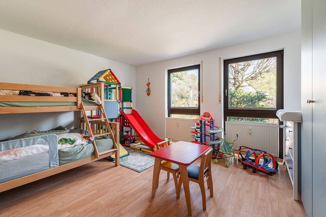 Immobilie in Stahnsdorf - Charmante Wohnung mit Einfamilienhaus-Charakter und eigenem Garten - Bild 2