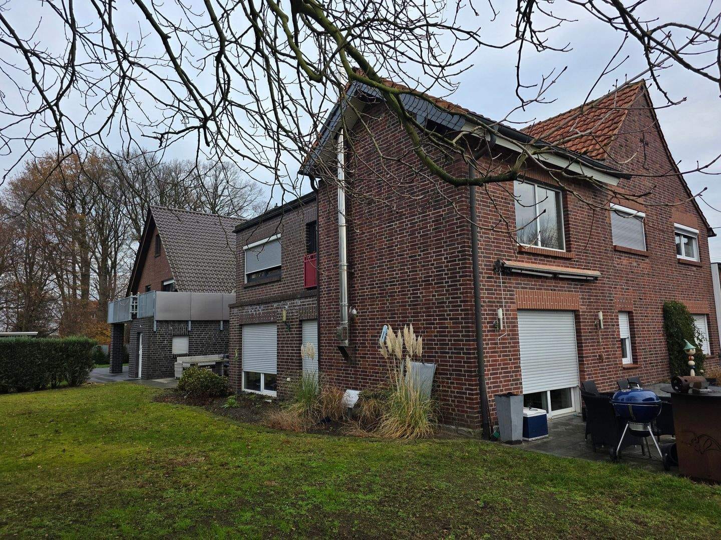 Immobilie in Herzebrock-Clarholz - Ländliche Idylle mit viel Platz für Ihre Träume - riesiges Grundstück mit Mehrfamilienhaus und Scheune - Bild 2