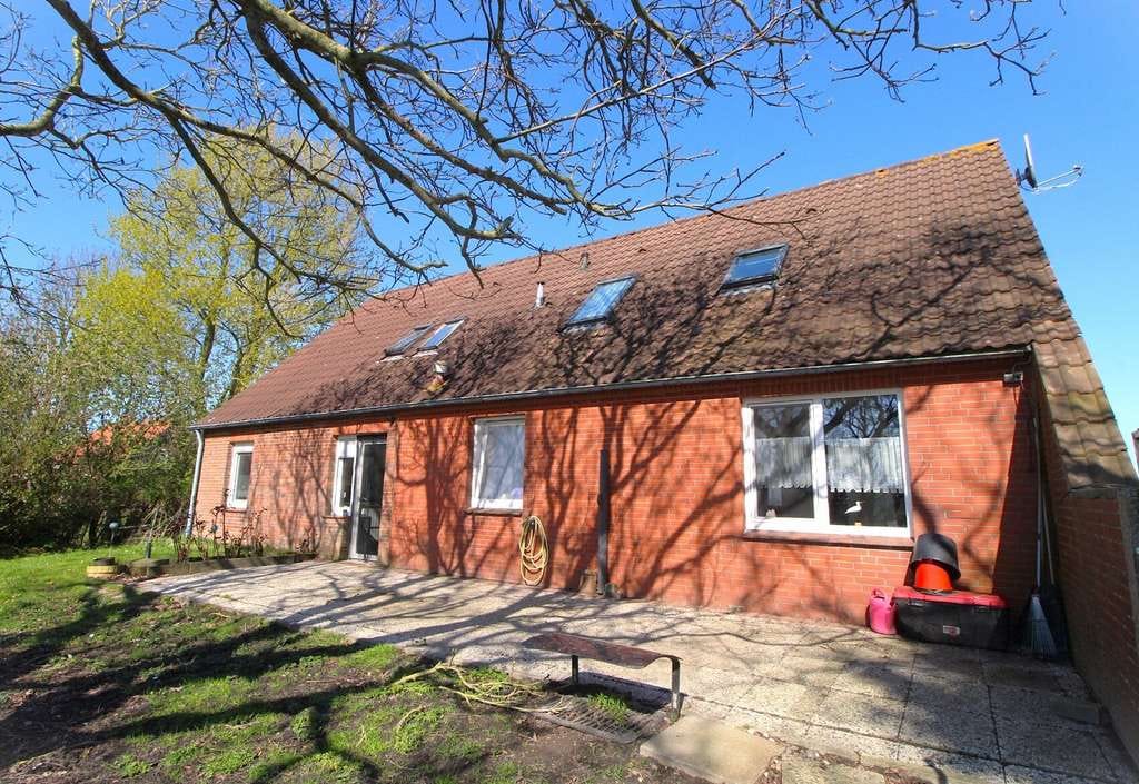 Immobilie in Neuharlingersiel - Ein besonderes Einfamilienhaus mit einem großen Grundstück in der Nähe von Neuharlingersiel! - Bild 0