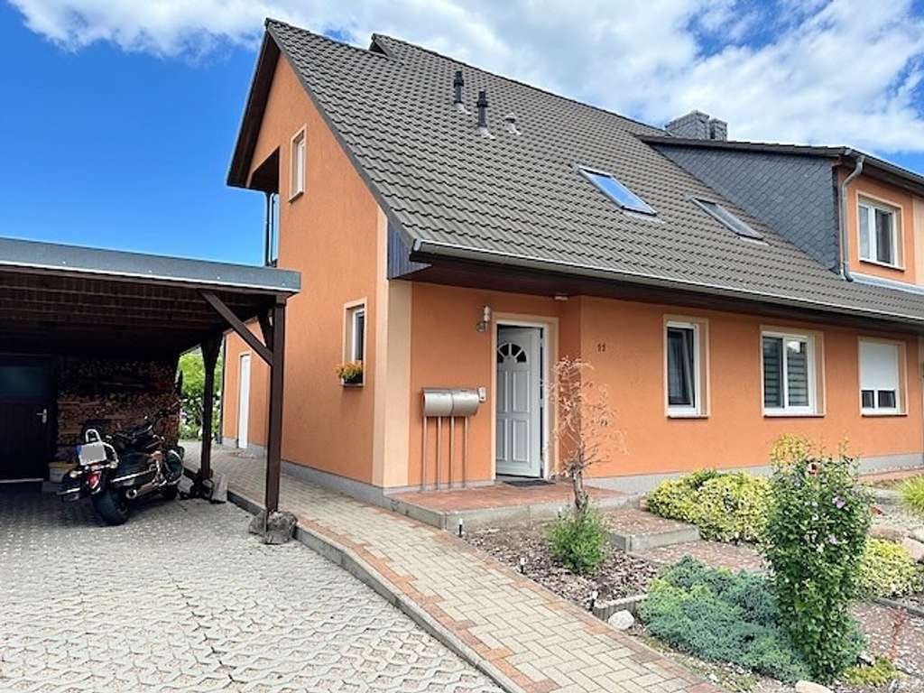 Immobilie in Schwedt/Oder - Besser geht immer. Aber nicht viel ! 3-Zi-ETW mit Carport und Garten im Herzen von Schwedt - Bild 0