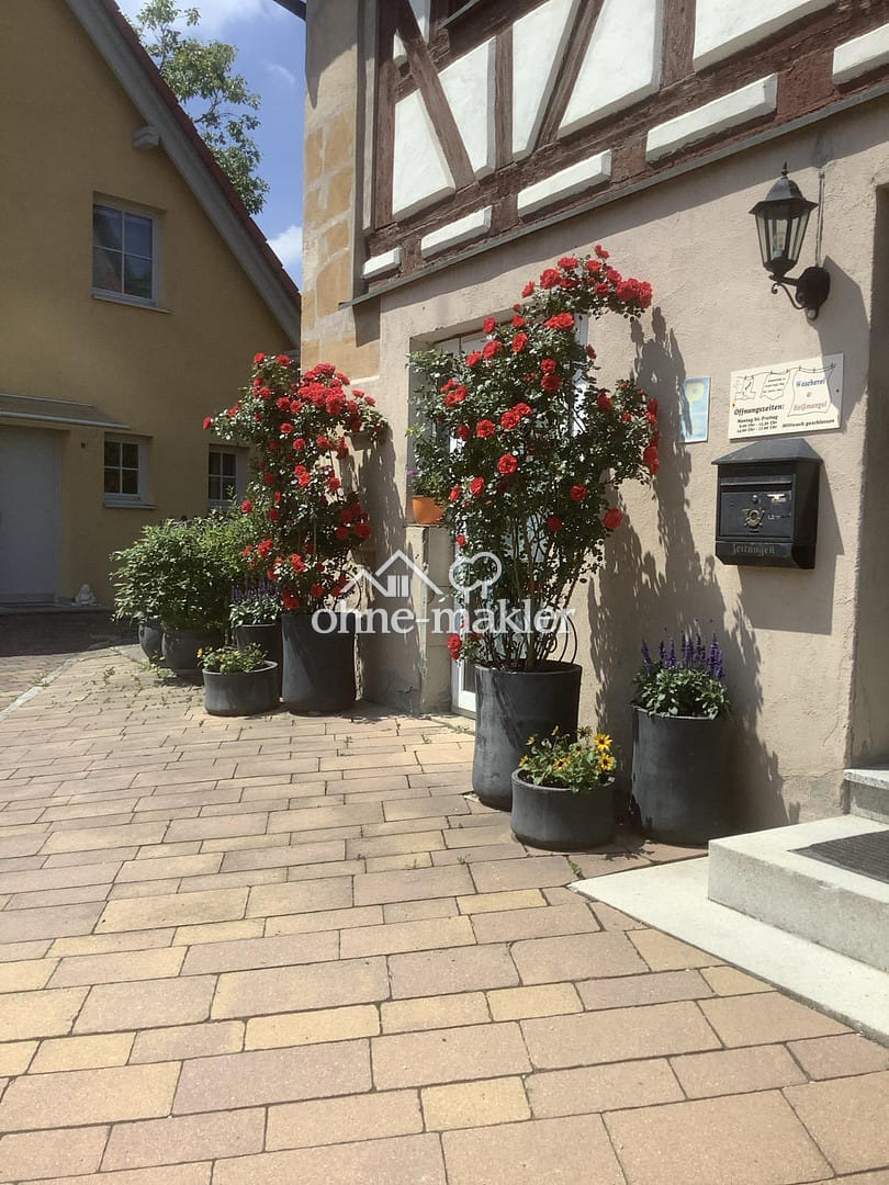 Immobilie in Lauf an der Pegnitz - Fachwerk trifft Sandstein: Ein Haus mit Charakter und großzügigem Raumangebot - Bild 0