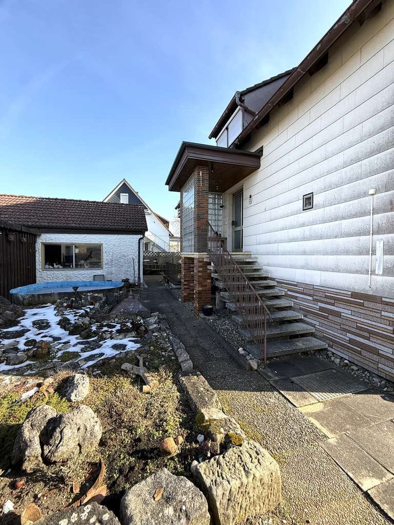 Immobilie in Dormitz - Freistehendes Einfamilienhaus mit Einliegerwohnung in begehrter Lage - Bild 3