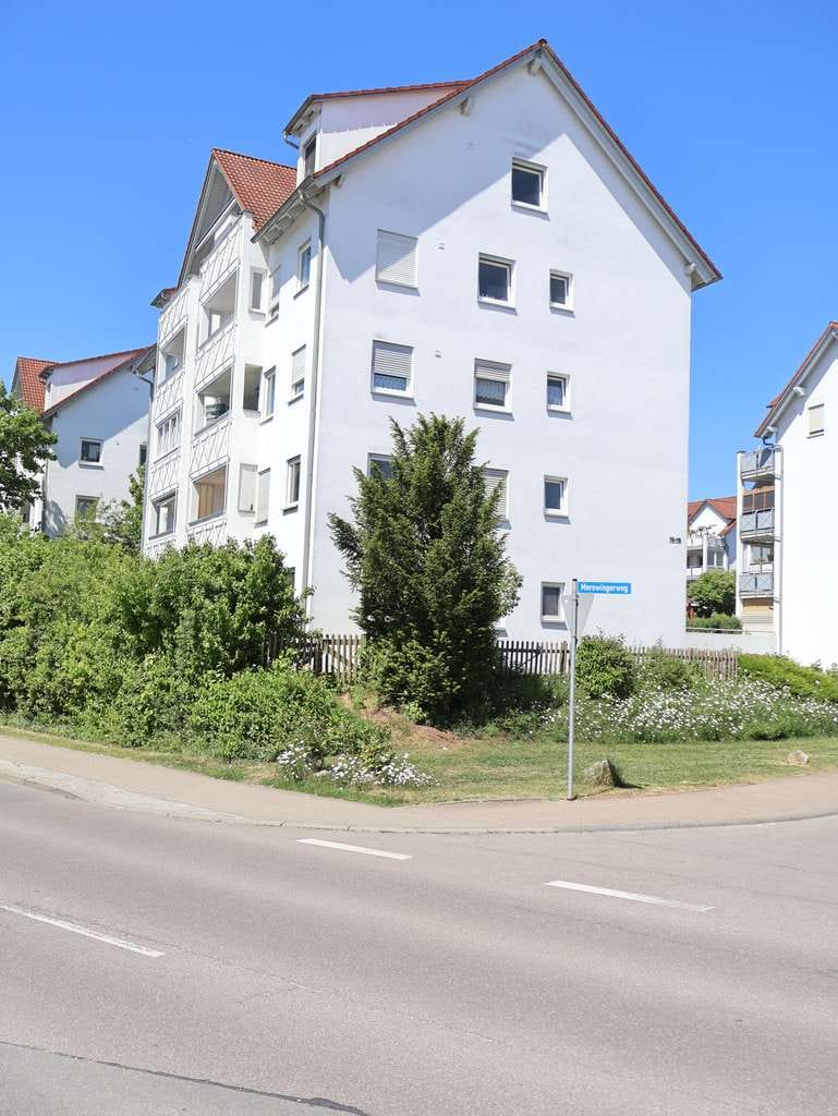 Immobilie in Ehingen (Donau) - Helle Erdgeschosswohnung mit Balkon, Spielplatz & Tiefgarage - Bild 0