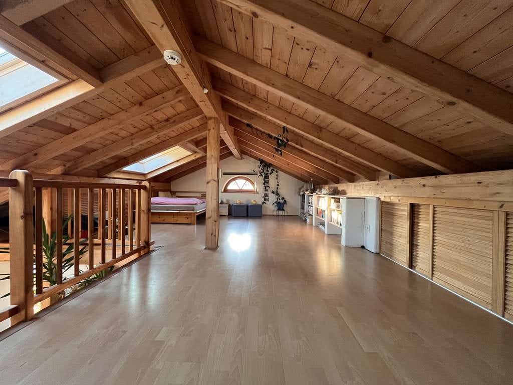 Immobilie in Seeon-Seebruck - Charmante Galeriewohnung mit Sichtdachstuhl & Südbalkon - Bild 4