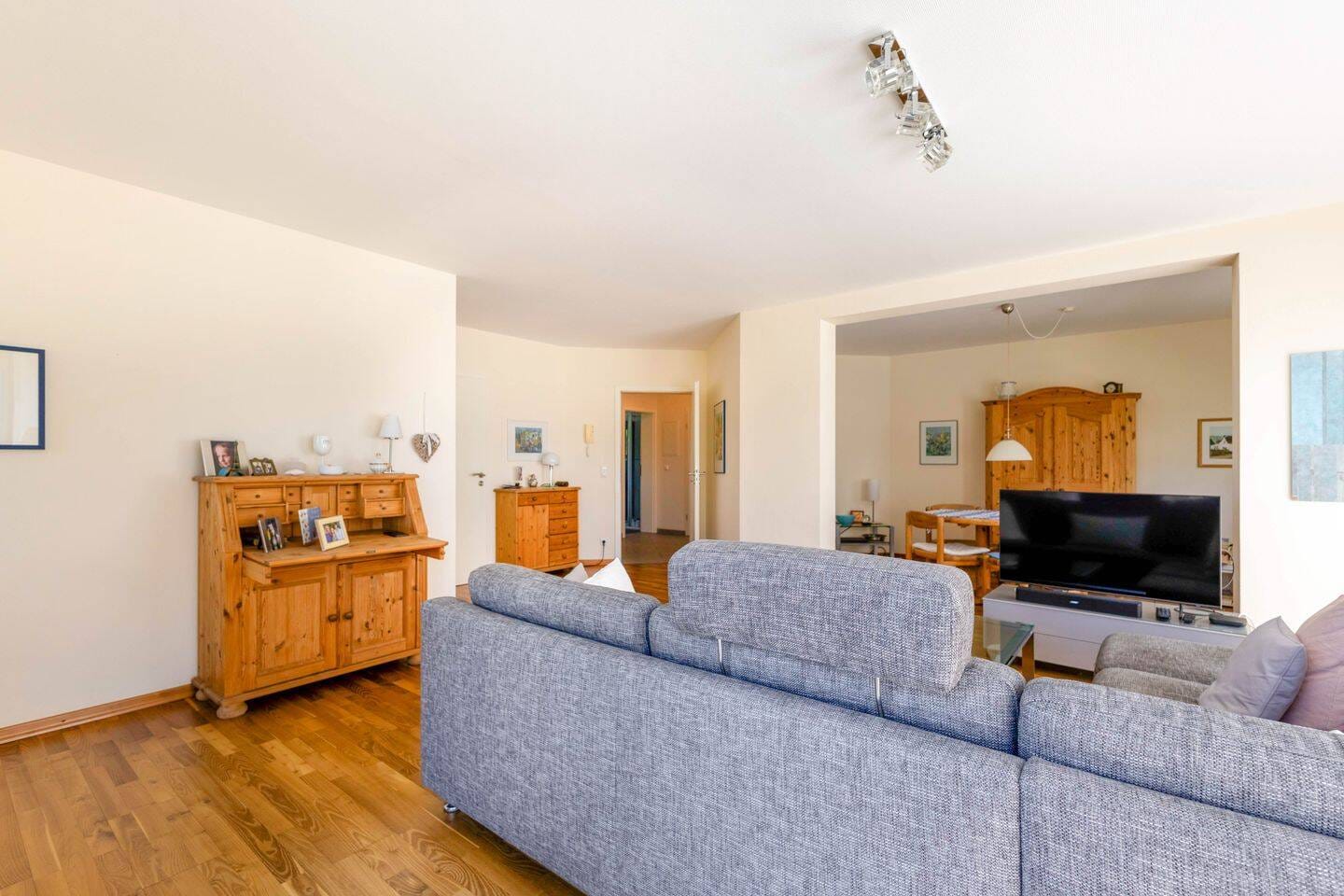 Immobilie in Kenn - Kenn: Attraktive 3 ZKB-Wohnung mit ca. 100 m² WFL, Balkon und Garage in begehrter Lage - Bild 3