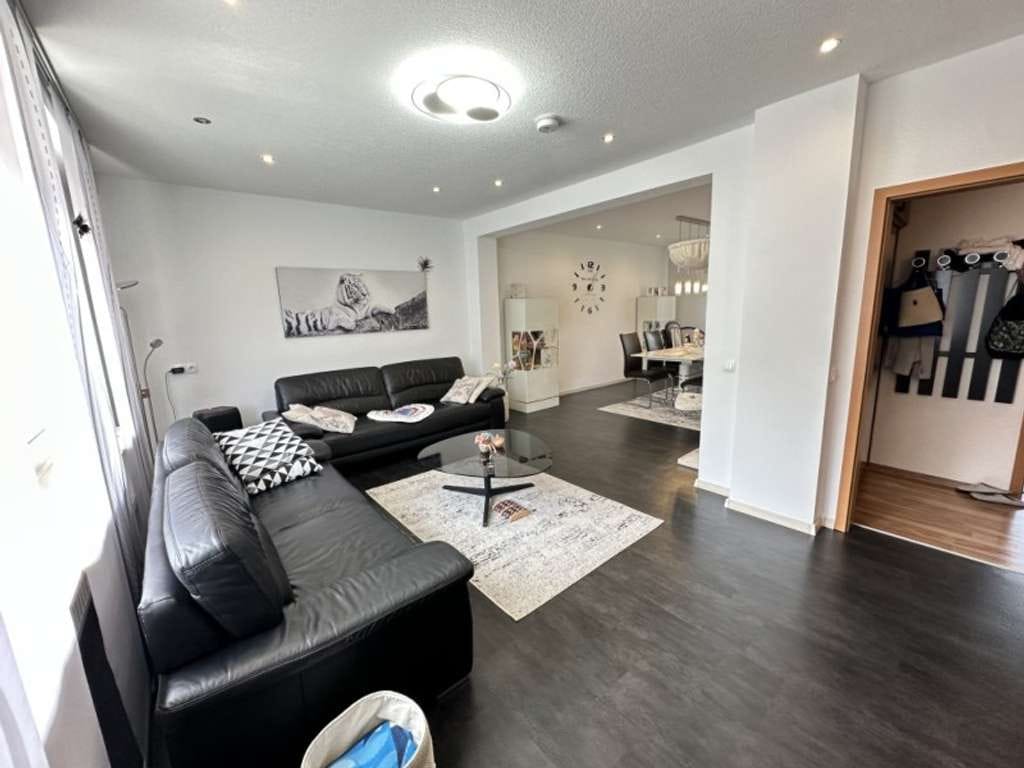 Immobilie in Melsungen - Familienglück in Melsungen-Kirchhof Modernisierte Doppelhaushälfte mit Garten & Garage - Bild 2