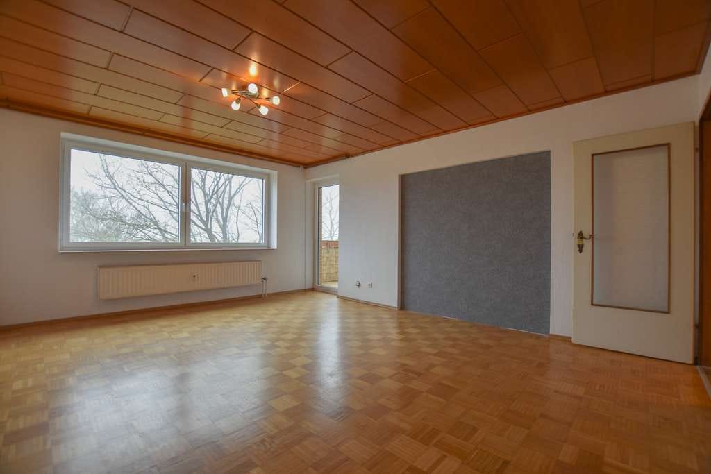 Immobilie in Isernhagen - KUNZE: gut geschnittene Wohnung mit großem Wohnzimmer und Balkon in Altwarmbüchen - Bild 2