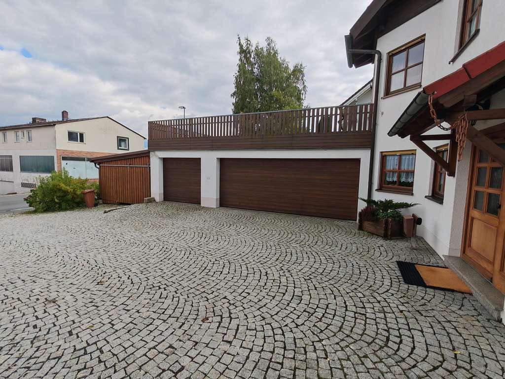 Immobilie in Münchberg - Einfamilienhaus mit Einliegerwohnung und Büroflächen - Bild 2