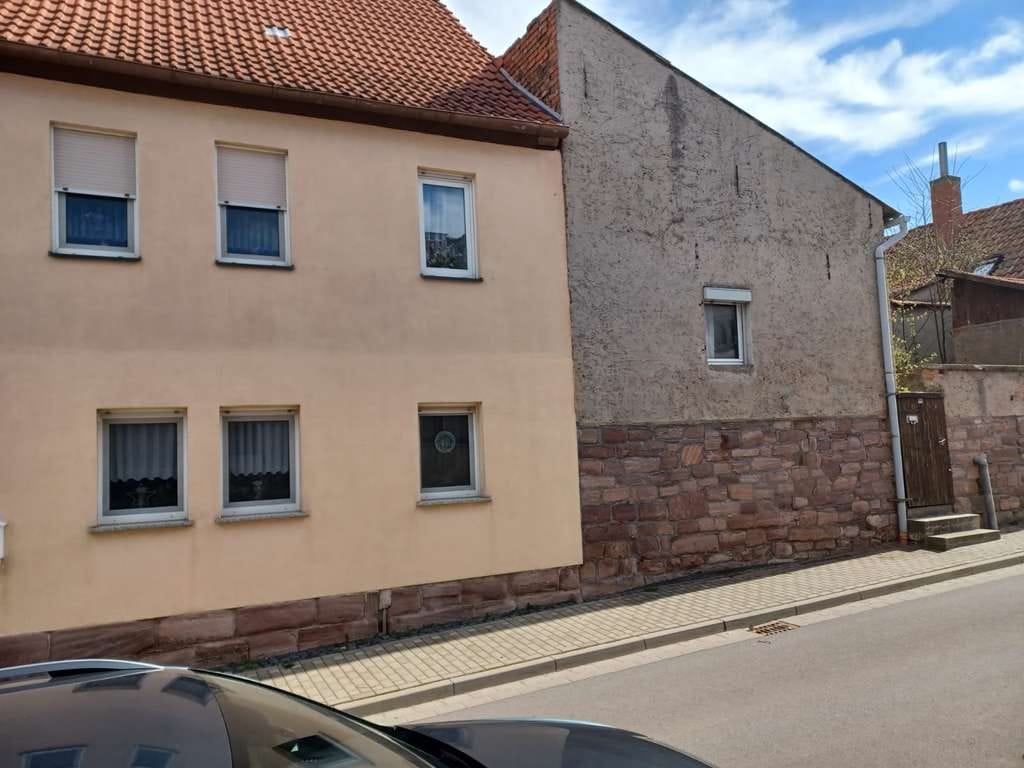 Immobilie in Bad Frankenhausen/Kyffhäuser - Ihr neues Zuhause in Ichstedt – charmantes Reihenhaus mit Garten und individuellem Potenzial - Bild 1