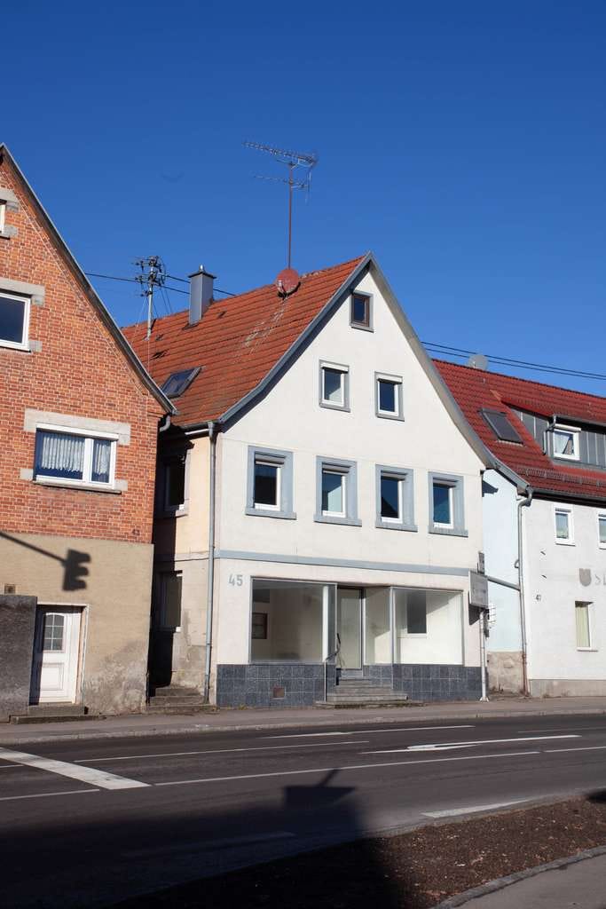 Immobilie in Oppenweiler - Vorne Stadtleben, hinten grüne Oase – wohnen, arbeiten, wirken: Homeoffice und Gewerbe inklusive - Bild 1