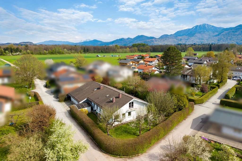 Immobilie in Übersee - Übersee: großzügiges Architektenhaus, ruhig und sonnig. Mit Büro, Praxis, oder Ferienwohnung. - Bild 0