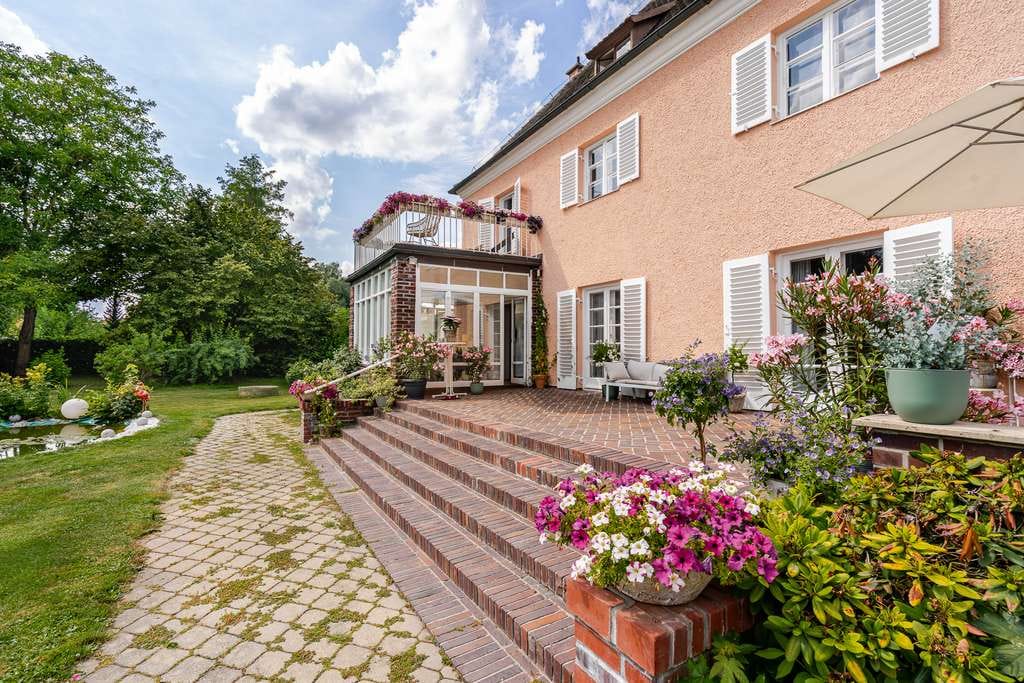 Immobilie in Volkenschwand - Herrschaftlich wohnen: Stilvoll modernisierte Villa mit großem Parkgrundstück - Bild 2