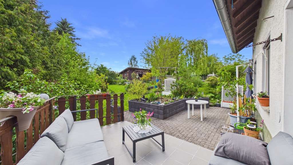Immobilie in Lipporn - 205 m² Wohnkomfort auf 690 m² Grundstück – Zweifamilienhaus mit Gartenidylle - Bild 1