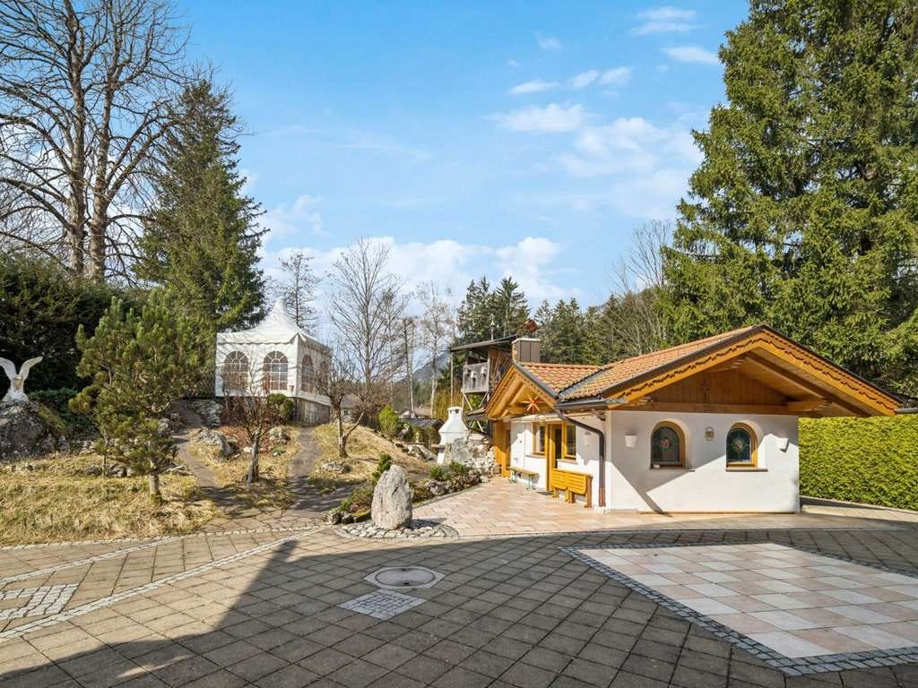 Immobilie in Grainau - Grainau: Repräsentatives Landhaus mit großem Garten und separatem Gästehaus - Bild 4