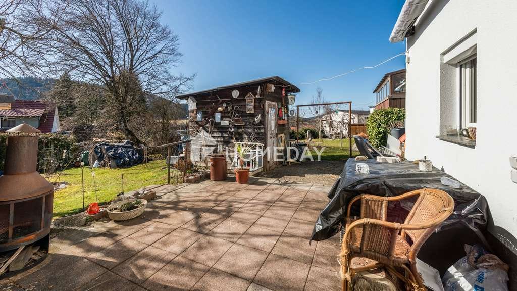 Immobilie in Meßstetten - Ankommen und wohlfühlen: Solide Doppelhaushälfte mit Süd-Terrasse,  Gartenidylle und Stellplatz - Bild 1