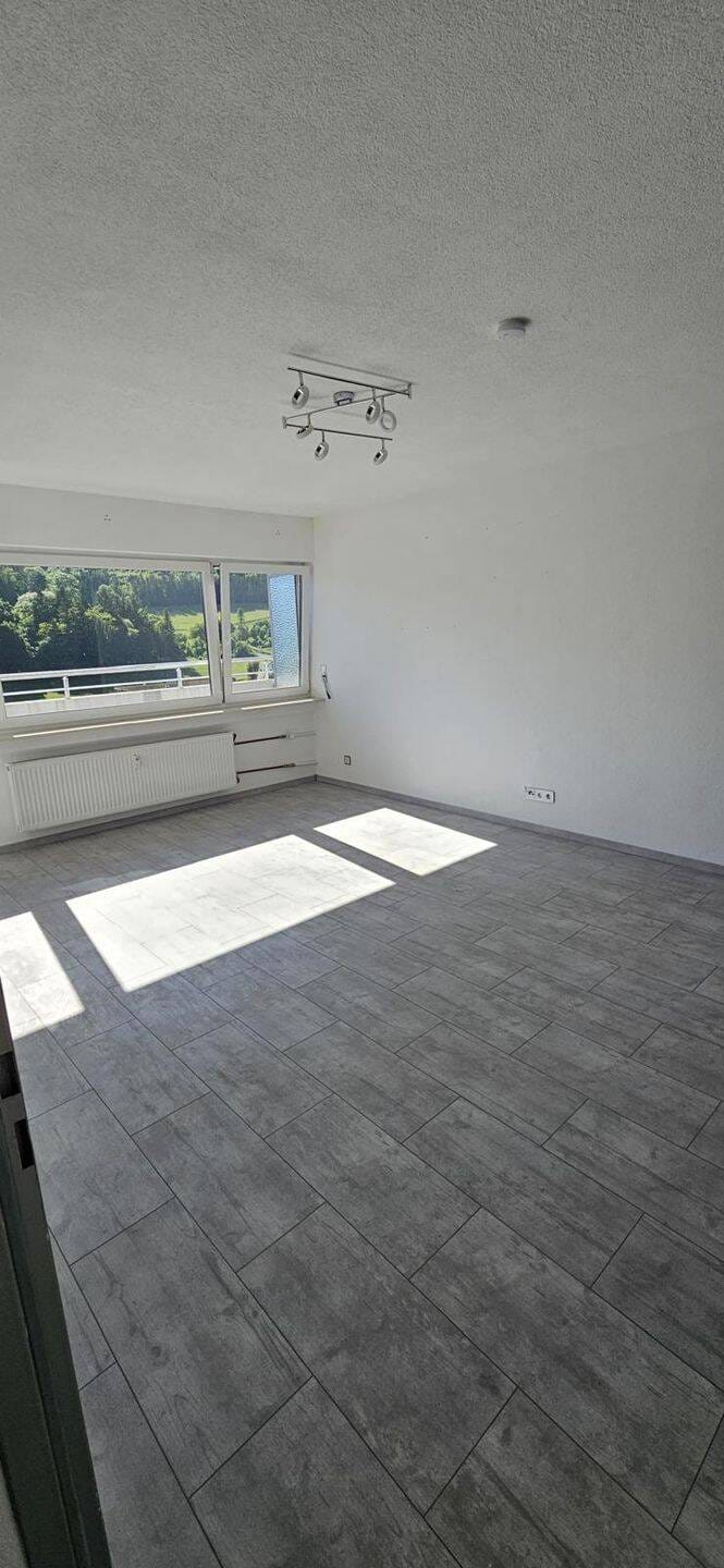 Immobilie in Oberkochen - Helle, gepflegte Wohnung mit Balkon in Aussichtslage - Bild 1