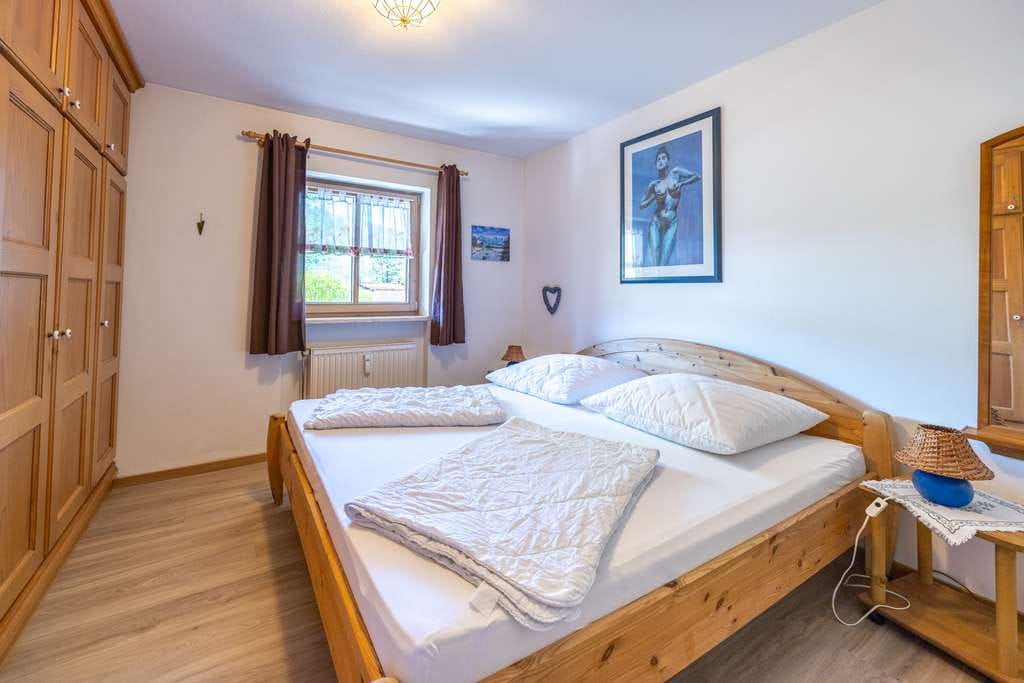 Immobilie in Unterwössen - Zur Eigennutzung oder Kapitalanlage, charmantes 2-Zimmer-Apartment mit alpinen Chalet-Charakter - Bild 3