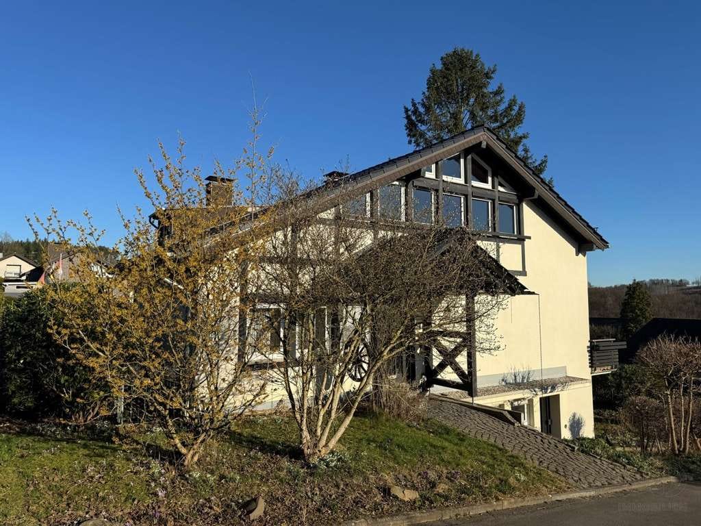 Immobilie in Wiehl - Architektenhaus in begehrter Vorortlage - Bild 1