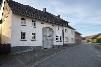 Immobilie in Marsberg - MIT EINLIEGERBEREICH UND ENTWICKLUNGSPOTENZIAL - Bild 0